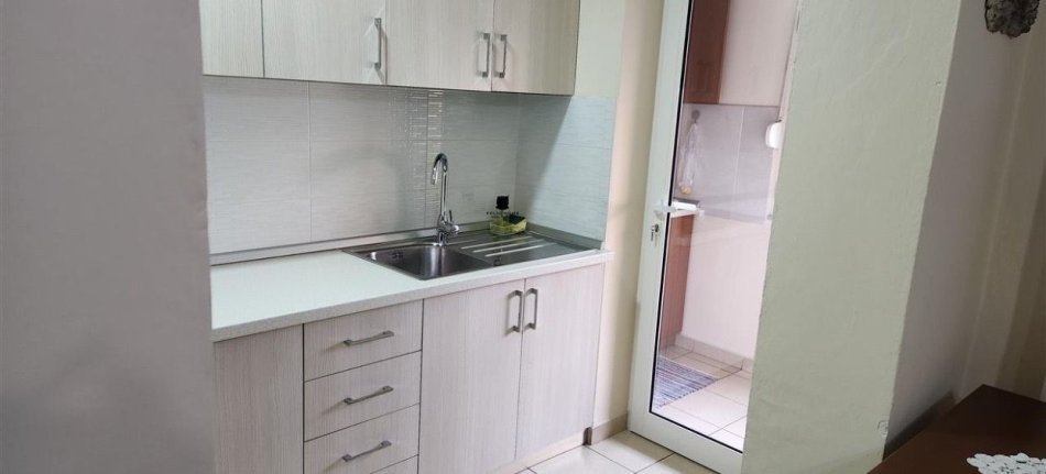 Tirane, jepet me qera apartament 3+1 Kati 4, 100 m² 800 € (XHAMIA E TABAKEVE)