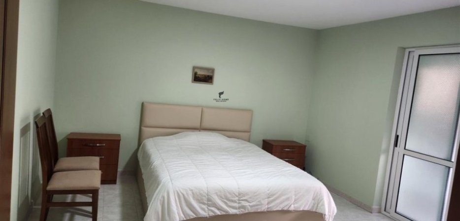 Tirane, jepet me qera apartament 3+1 Kati 4, 100 m² 800 € (XHAMIA E TABAKEVE)