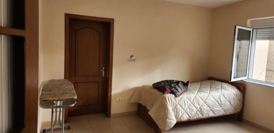 Tirane, jepet me qera apartament 3+1 Kati 4, 100 m² 800 € (XHAMIA E TABAKEVE)