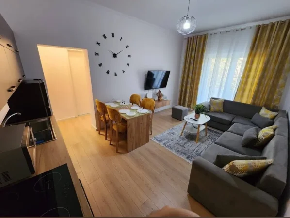 Tirane, jepet me qera apartament 2+1 Kati 2, 105 m² 700 € (21 Dhjetori)