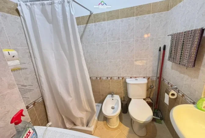 Tirane, jepet me qera apartament 2+1+Ballkon Kati 3, 90 m² 500 € (Rruga Marie Kraja)