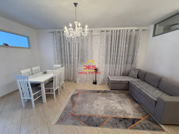 Vlore, jepet me qera apartament 1+1+Ballkon Kati 3, 70 m² 350 € (Rruga Dush Strati)