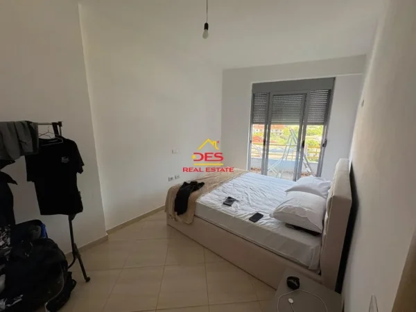 Vlore, jepet me qera apartament 1+1+Ballkon Kati 3, 70 m² 350 € (Rruga Dush Strati)