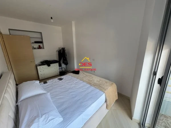 Vlore, jepet me qera apartament 1+1+Ballkon Kati 3, 70 m² 350 € (Rruga Dush Strati)