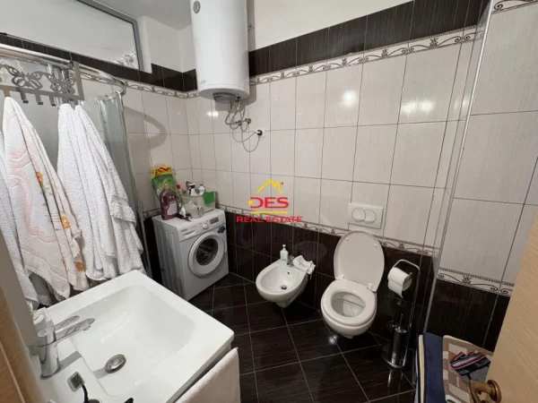 Vlore, jepet me qera apartament 1+1+Ballkon Kati 3, 70 m² 350 € (Rruga Dush Strati)