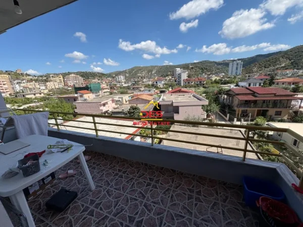 Vlore, jepet me qera apartament 1+1+Ballkon Kati 3, 70 m² 350 € (Rruga Dush Strati)