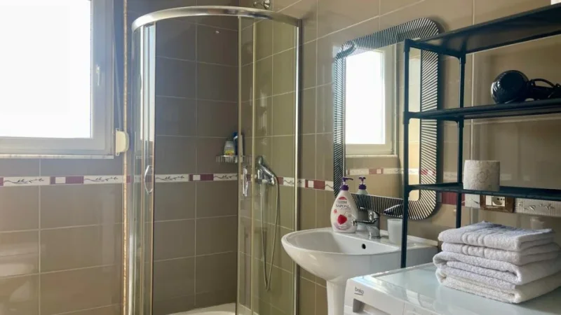 Tirane, jepet me qera apartament 1+1 Kati 7, 75 m² 650 € (PAZAR I RI)