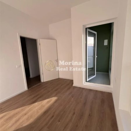 Tirane, jepet me qera apartament 1+1 Kati 8, 60 m² 300 € (Ali Demi)