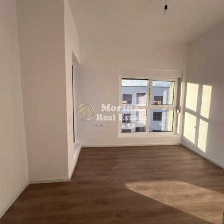 Tirane, jepet me qera apartament 1+1 Kati 8, 60 m² 300 € (Ali Demi)
