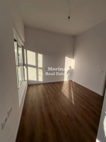 Tirane, jepet me qera apartament 1+1 Kati 8, 60 m² 300 € (Ali Demi)