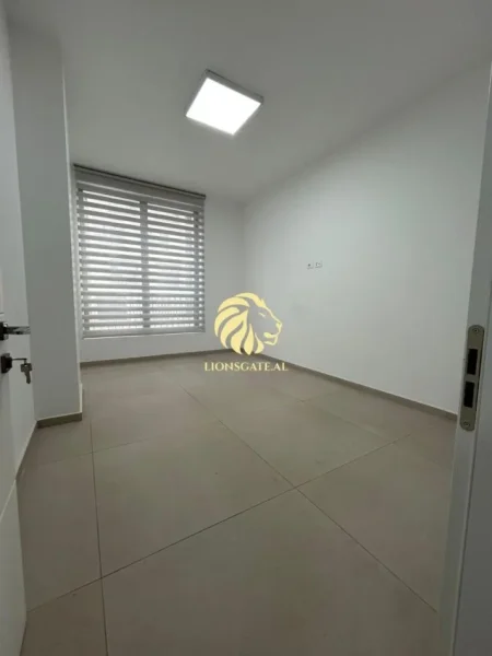 Tirane, shitet ambjent biznesi , 140 m² (Qsut)