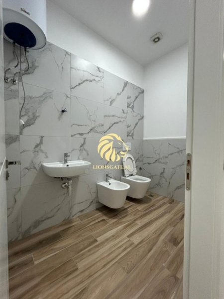 Tirane, shitet ambjent biznesi , 140 m² (Qsut)