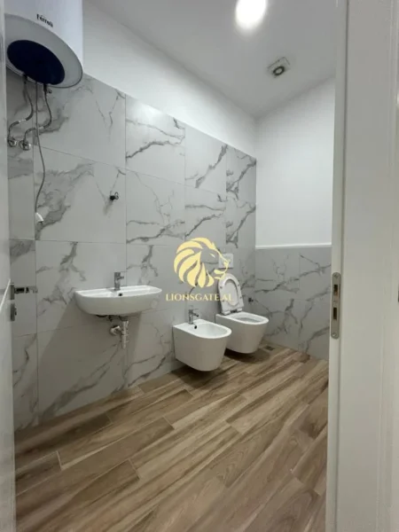 Tirane, shitet ambjent biznesi , 140 m² (Qsut)