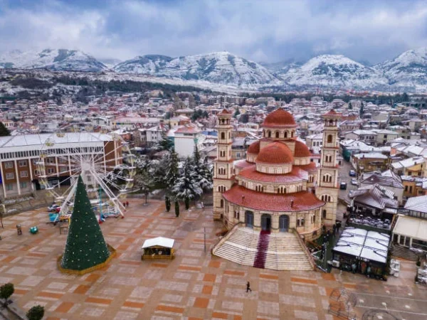 Tirane, oferte City-tour | Vizita qytetesh 𝗩𝗜𝗧𝗜 𝗜 𝗥𝗜 𝗡𝗘 𝗞𝗢𝗥𝗖𝗘, €𝟮𝟰𝟵/𝗣!