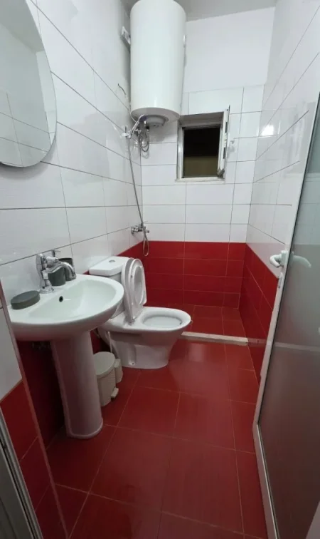 Tirane, jepet me qera apartament 1+1 Kati 2, 70 m² 430 € (sauk)