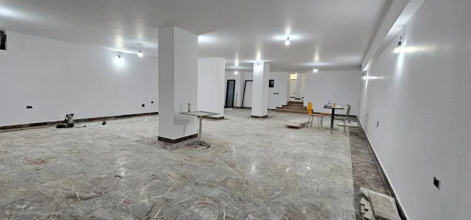 Tirane, jepet me qera ambjent biznesi Kati 0, 200 m² 3000 € (Blloku)