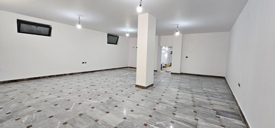 Tirane, jepet me qera ambjent biznesi Kati 0, 200 m² 3000 € (Blloku)