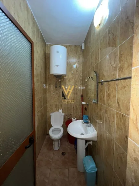 Tirane, jepet me qera apartament 3+1+Ballkon Kati 2, 100 m² 700 € (KOMUNA E PARISIT)