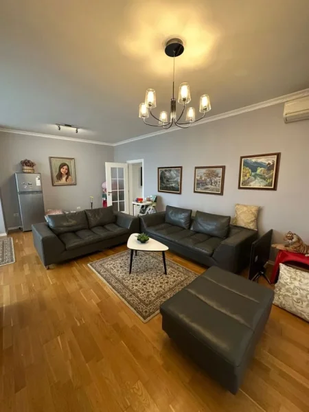 Tirane, jepet me qera apartament 2+1 Kati 6, 120 m² 900 € (Liqeni i Thatë)