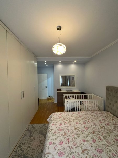 Tirane, jepet me qera apartament 2+1 Kati 6, 120 m² 900 € (Liqeni i Thatë)