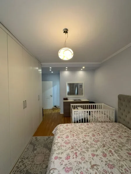 Tirane, jepet me qera apartament 2+1 Kati 6, 120 m² 900 € (Liqeni i Thatë)