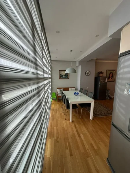 Tirane, jepet me qera apartament 2+1+Ballkon Kati 6, 120 m² 900 € (Kopshti Zoologjik)