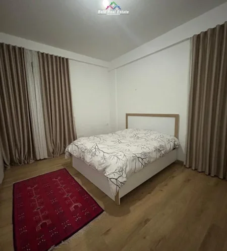 Tirane, jepet me qera Vile 1+1 Kati 1, 80 m² 500 € (Rruga e Vilave)