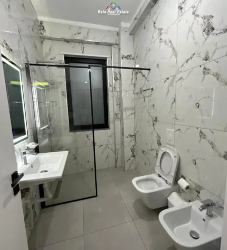 Tirane, jepet me qera Vile 1+1 Kati 1, 80 m² 500 € (Rruga e Vilave)