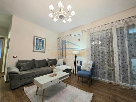 Tirane, jepet me qera apartament 1+1 Kati 1, 68 m² 700 € 