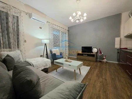 Tirane, jepet me qera apartament 1+1 Kati 1, 68 m² 700 € 