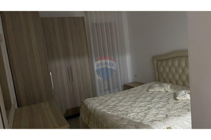 Tirane, jepet me qera apartament 2+1+Ballkon , 90 m² 450 € (Ish Dogana)
