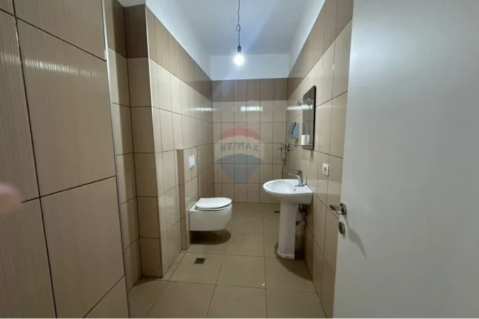 Tirane, jepet me qera apartament 2+1+Ballkon , 90 m² 450 € (Ish Dogana)