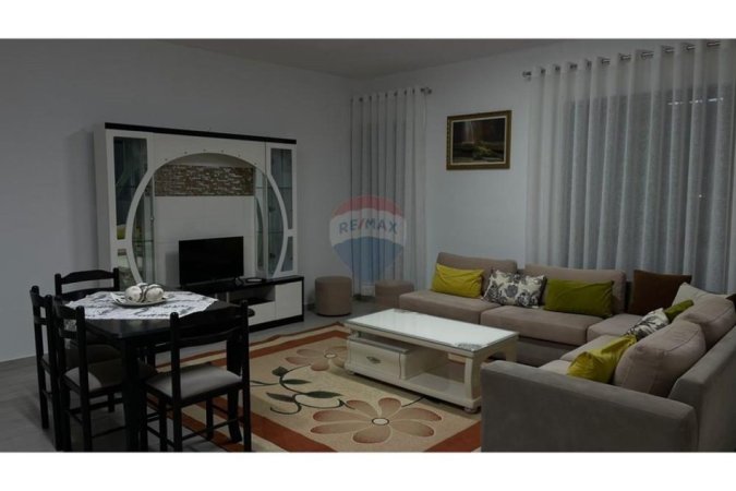 Tirane, jepet me qera apartament 2+1+Ballkon , 90 m² 450 € (Ish Dogana)