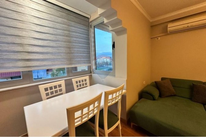 Tirane, jepet me qera apartament 2+1+Ballkon , 85 m² 800 € (Ish Fusha e Aviacionit)