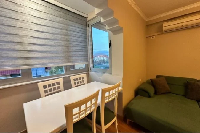 Tirane, jepet me qera apartament 2+1+Ballkon , 85 m² 800 € (Ish Fusha e Aviacionit)