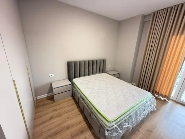 Tirane, jepet me qera apartament 1+1+Ballkon Kati 10, 70 m² 700 € (Zogu i Zi)