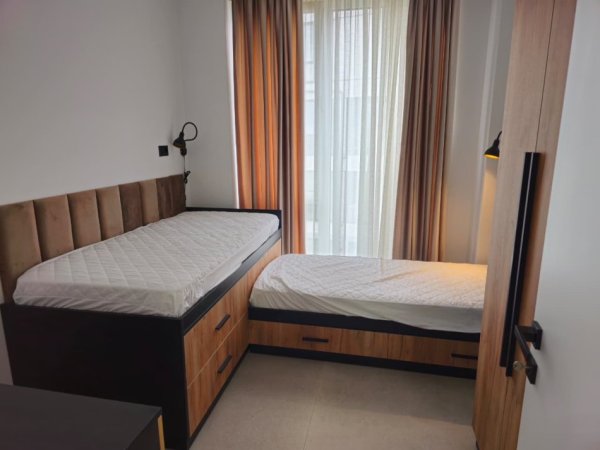 Tirane, jepet me qera apartament 2+1 Kati 2, 85 m² 1.300 € (Liqeni i Thate)