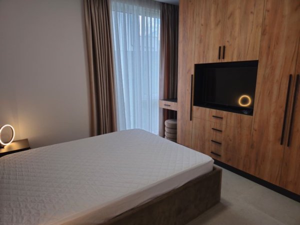 Tirane, jepet me qera apartament 2+1 Kati 2, 85 m² 1.300 € (Liqeni i Thate)