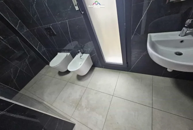 Tirane, jap me qera apartament 2+1 Kati 4, 110 m² 600 € (Rruga Kongresi i Manastirit)