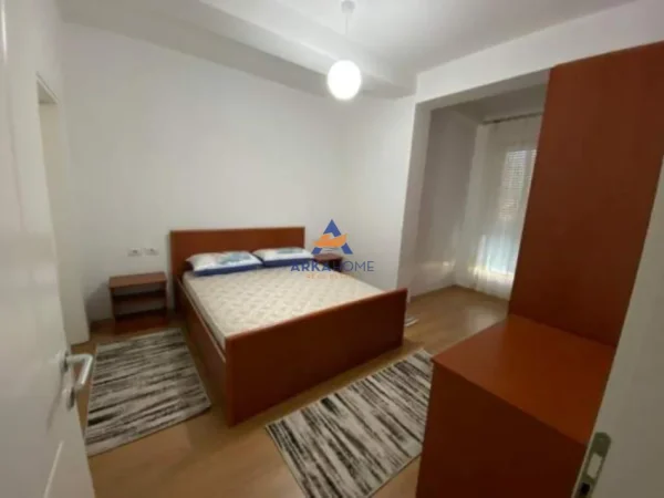 Tirane, jepet me qera apartament 3+1+Ballkon Kati 5, 85 m² 675 € 