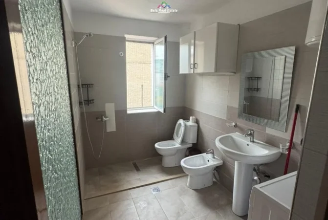 Tirane, jepet me qera apartament 2+1 Kati 3, 75 m² 550 € (Rruga sali Nivica)