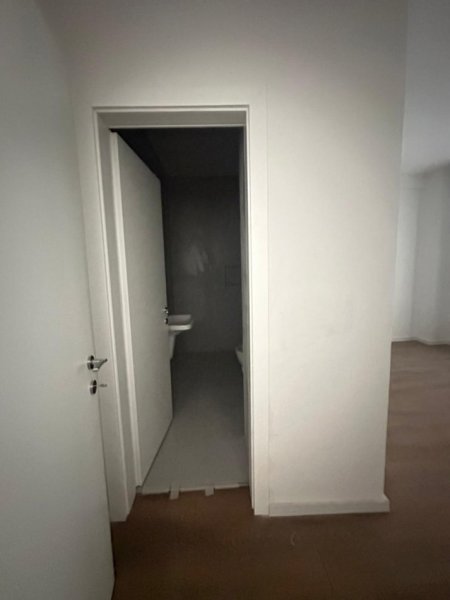 Tirane, jepet me qera zyre Kati 2, 116 m² 800 € (Golden Tower)