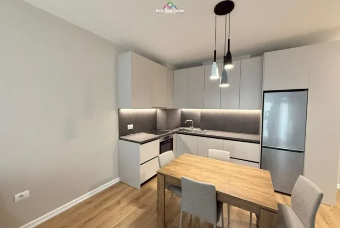 Tirane, jepet me qera apartament 1+1+Ballkon Kati 10, 70 m² 700 € (Rruga Hysni Gerbolli)