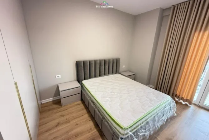 Tirane, jepet me qera apartament 1+1+Ballkon Kati 10, 70 m² 700 € (Rruga Hysni Gerbolli)