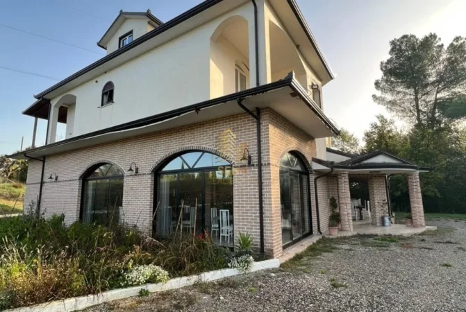 Durres, jepet me qera ambjent biznesi Kati 2, 444 m² 3.500 € (Durres ︱Rruga Kombetare Kombinat – Plepa)