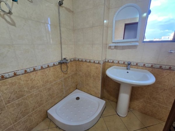 Tirane, jepet me qera apartament 2+1+Ballkon Kati 5, 104 m² 500 € (Astir)