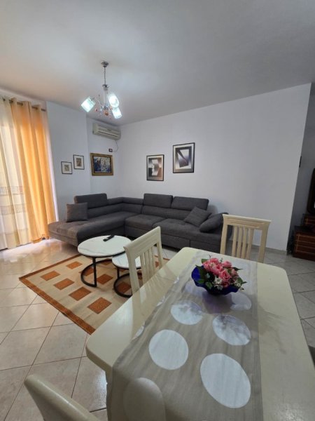 Tirane, jepet me qera apartament 2+1+Ballkon Kati 5, 104 m² 500 € (Astir)