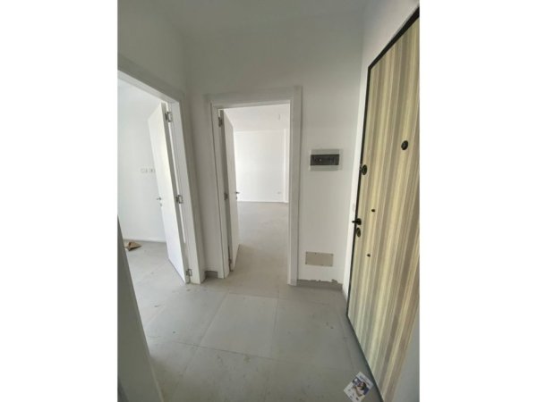 Tirane, shitet apartament 1+1+Ballkon Kati 3, 72 m² 189.000 € (Pazari i Ri)