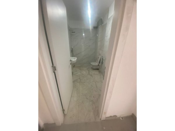 Tirane, shitet apartament 1+1+Ballkon Kati 3, 72 m² 189.000 € (Pazari i Ri)