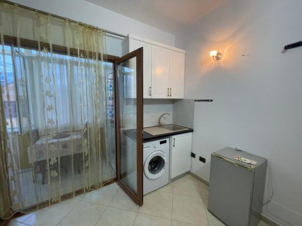 Tirane, jepet me qera garsonier Kati 3, 25 m² 270 € (Rrethi Shkozes)